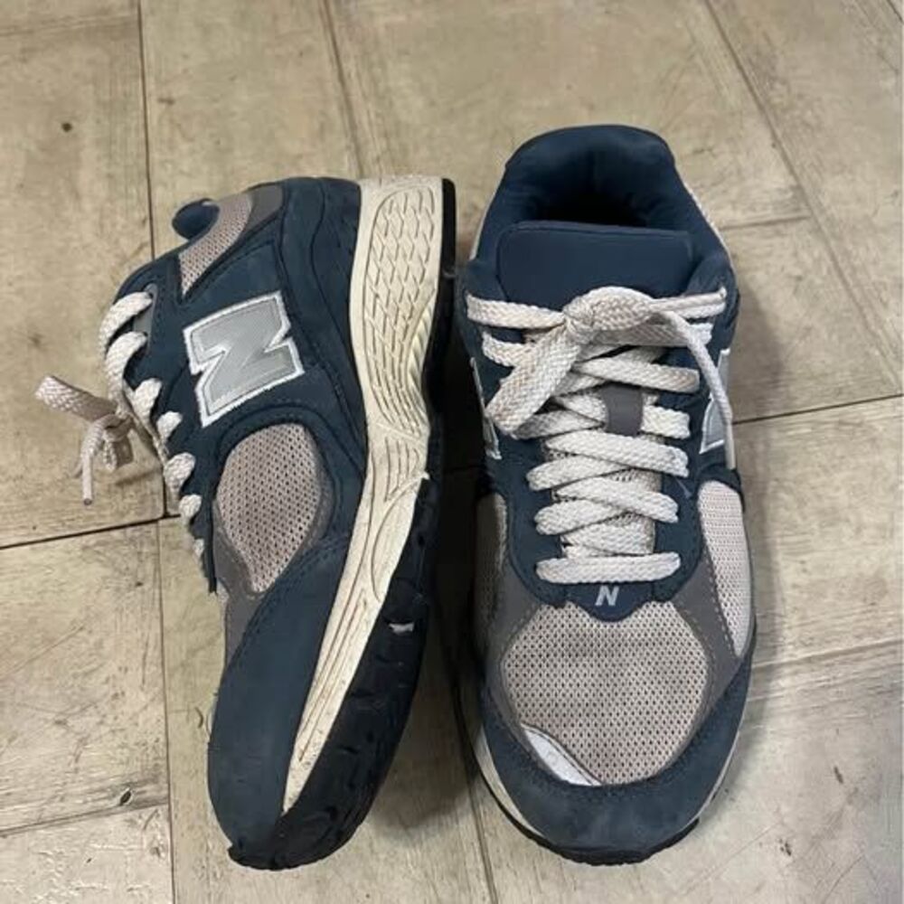 New balance 2002r navy blue size 5 men’s/ women’s 6.5